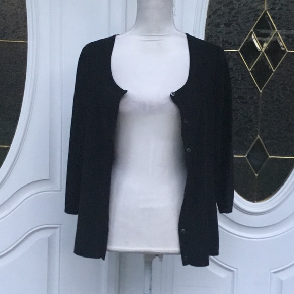 GA8) women’s lighty worn loft sweater; button-down - Picture 2 of 6